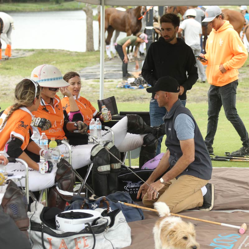La-Fe-regroups-at-the-Team-Tent